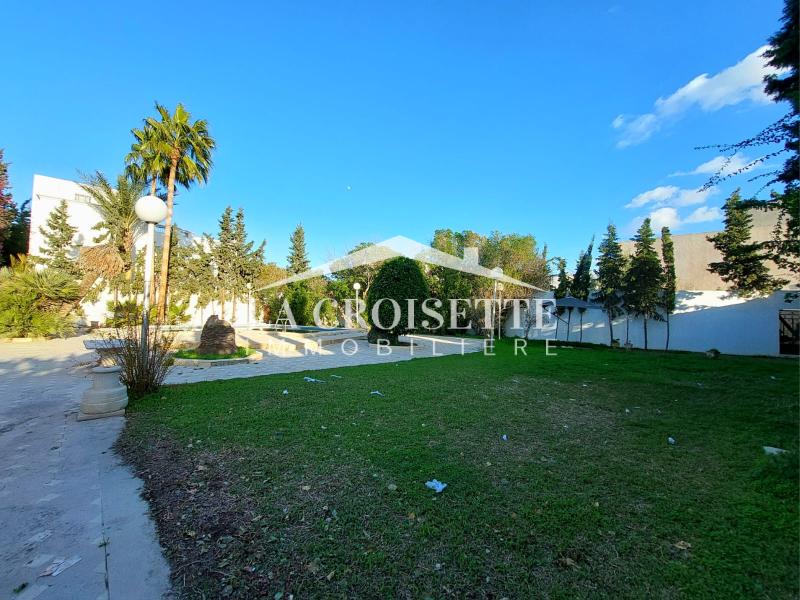Villa S+5 avec piscine à La Soukra